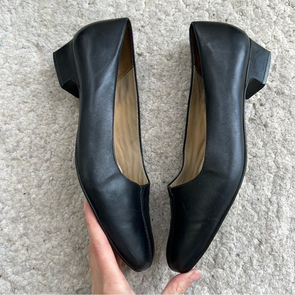 Trotters Doris Black Leather Block Heel Pumps Size 11M - Picture 4 of 10